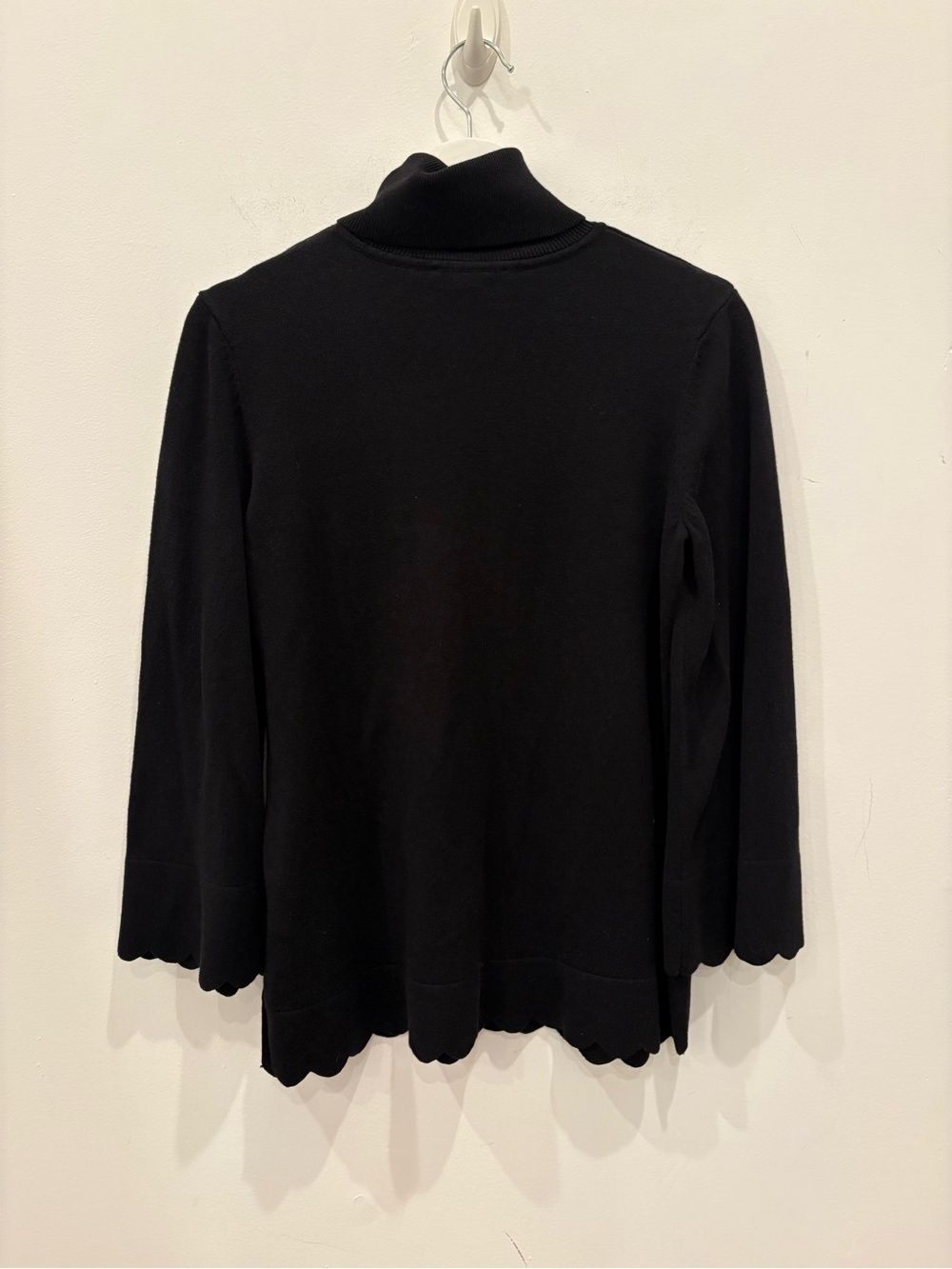 Issac Mizrahi Black Turtleneck Scallop-Hem Women's Top sz S preppy career minima - Picture 2 of 6
